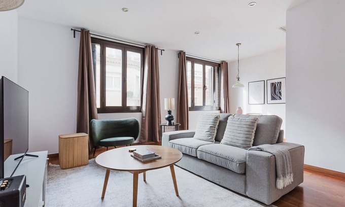Les Tres Torres Apartamento | Blueground | Vila de Gràcia 2bd apartment