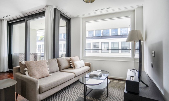 Alt-Wiedikon Apartamento | Blueground | Wiedikon, balcony & elev, nr market