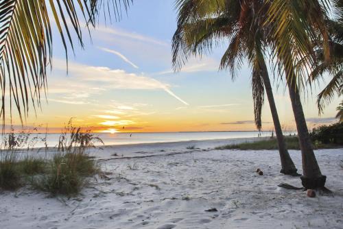 Fort Myers Beach Casa | Bluewaters Resort by Sun Palace Vacations