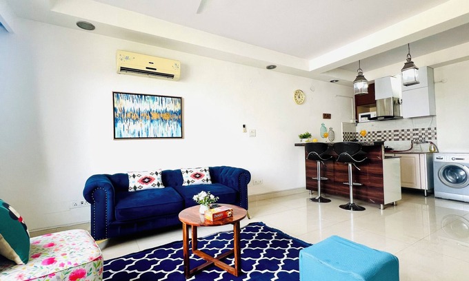 Defence Colony Apartamento | BluO 1BHK Defence Colony Market - Lift, Balcony