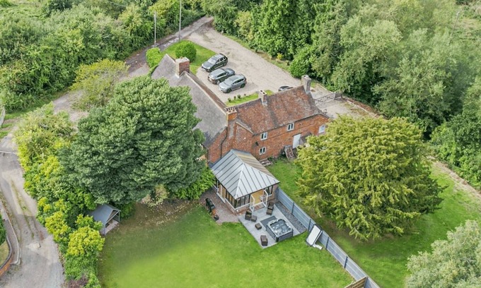 Shifnal Casa | Blythbury farm house and cottage
