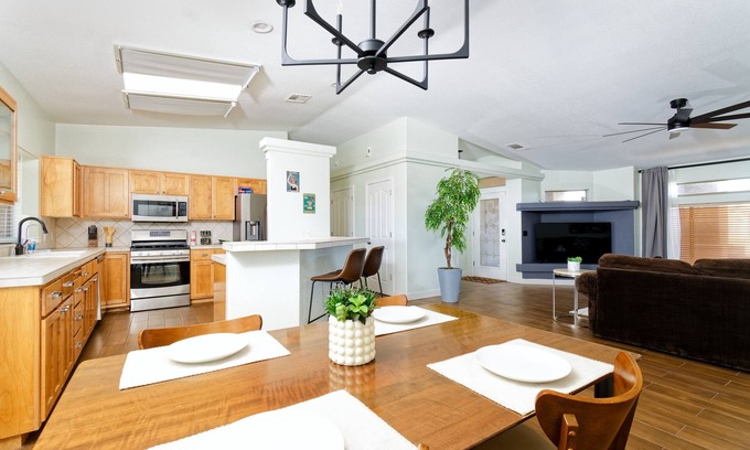 Blythe Casa | "Your Serene Oasis Awaits on a Sprawling 1-Acre Cul-de-Sac in Blythe"