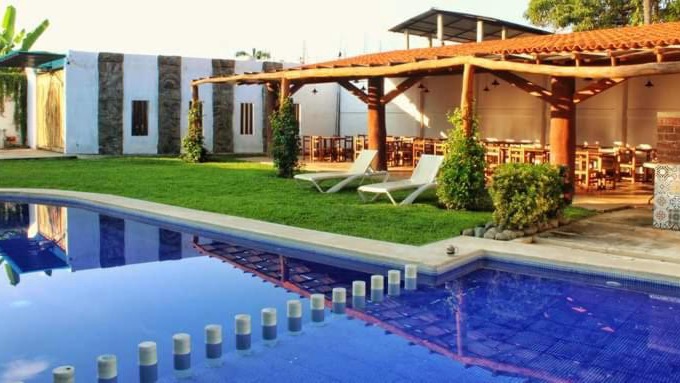 Coacoyul Casa | BM Zihua Casa de Huéspedes