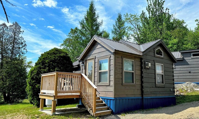 Twin Mountain Cabina | BMV8 Awesome "Tiny Home" A/C, Mountain Views, Minutes to Skiing, Hiking, Attractions, Dog Friendly!