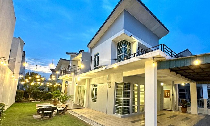 Rawang Casa | BNB Casa Grande at Rawang - spacious, 15 pax and WiFi