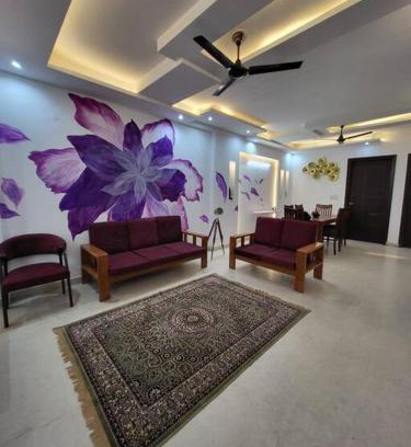 Shalimar Bagh Apartamento | BnBBuddy Athulyam 3 BHK Homestay, Shalimar Bagh