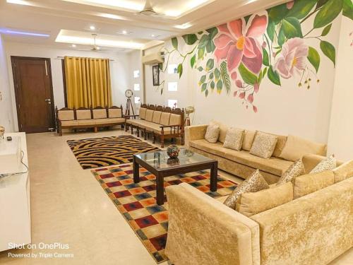 Shalimar Bagh Apartamento | BnBBuddy Stupendous Home In Shalimar Bagh