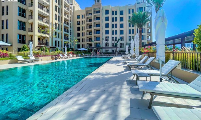 Umm Suqeim 3 Apartamento | bnbmehomes - Elegant Pool View - 2BR Apartment - 607