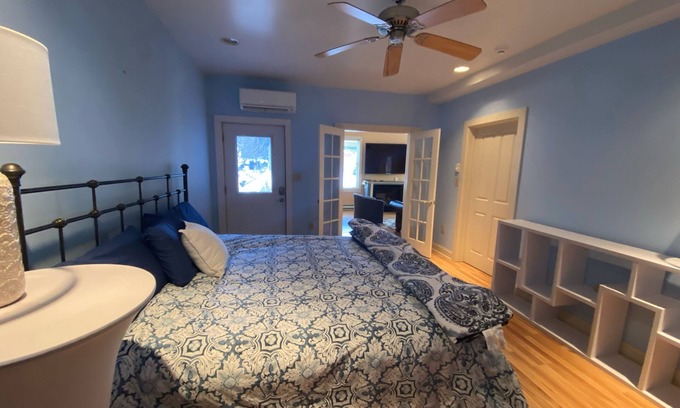 Boalsburg Apartamento | Boalsburg Village King Suite- living room and bedroom- minutes from PSU..
