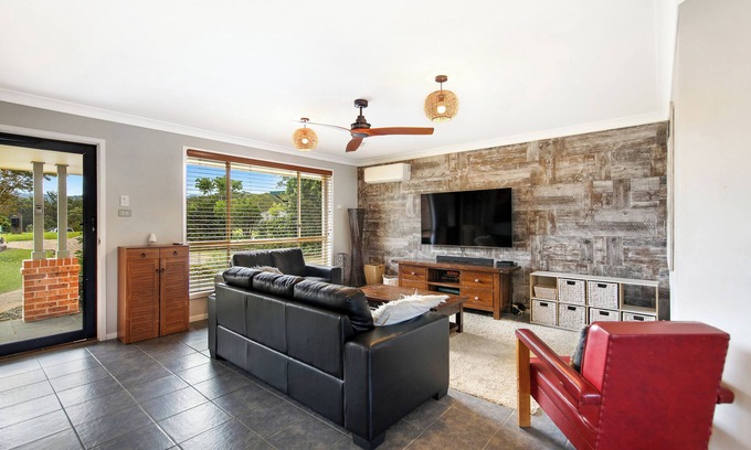 Boambee East Casa | Boambee East Getaway - Comfortable, pet-friendly, family-friendly 3BR home near Sawtell