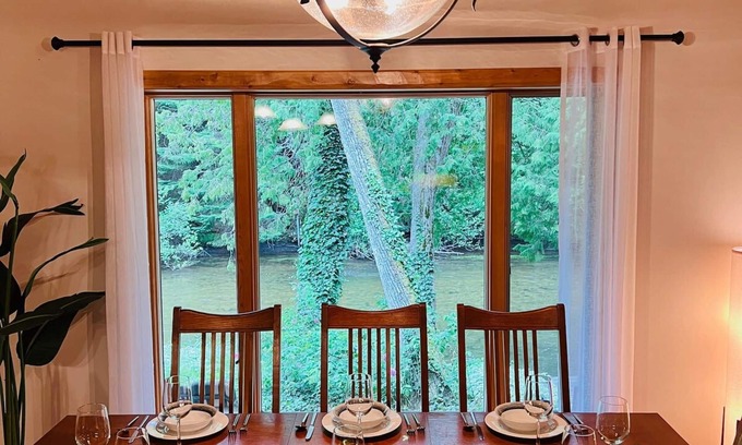 Mayfield Apartamento | Boardman Monarch Upscale River Lodge HOT Tub!