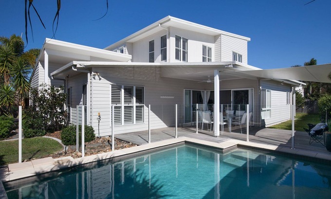 Mount Coolum Casa | Boardrider Beach House - lo suficientemente cerca como para escuchar la playa - admite mascotas