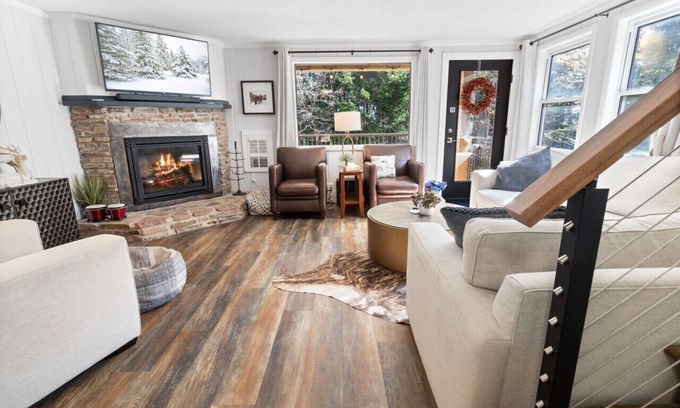 Snowshoe Casa | Boards & Bikes—Secluded Luxury Next to the Village (Treetop 29)