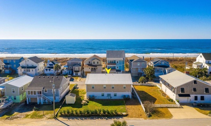 Atlantic Beach Condominio | Boardwalk Shores B 2 Bedroom Duplex by RedAwning