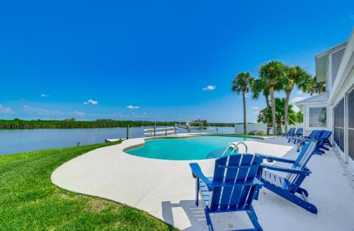 Dixie Shores Casa | Boat Dock and Pool Bayfront Crystal River Home