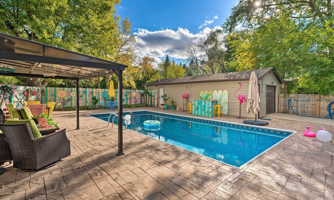 Newville Casa | Boat Dock & Backyard: 'Rock River Retreat'