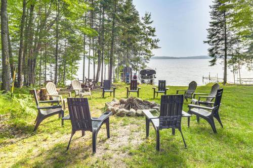 Hayward Casa | Boat Dock, Full Gym Waterfront Nelson Lake Gem!