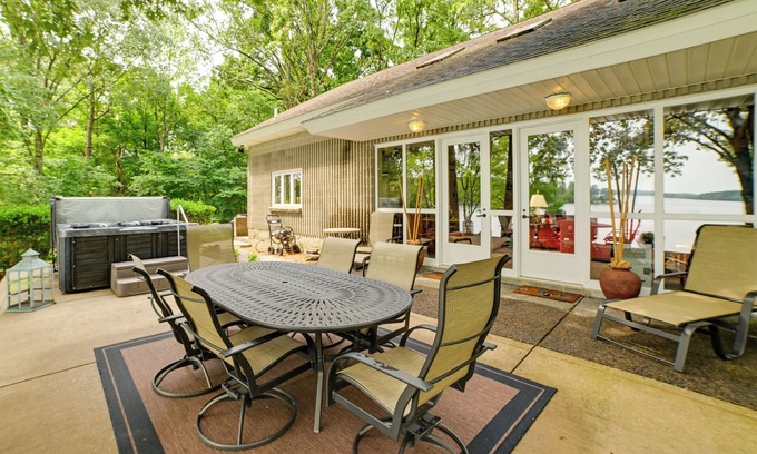 Almo Casa | Boat Dock: Lakeside Kentucky Getaway!