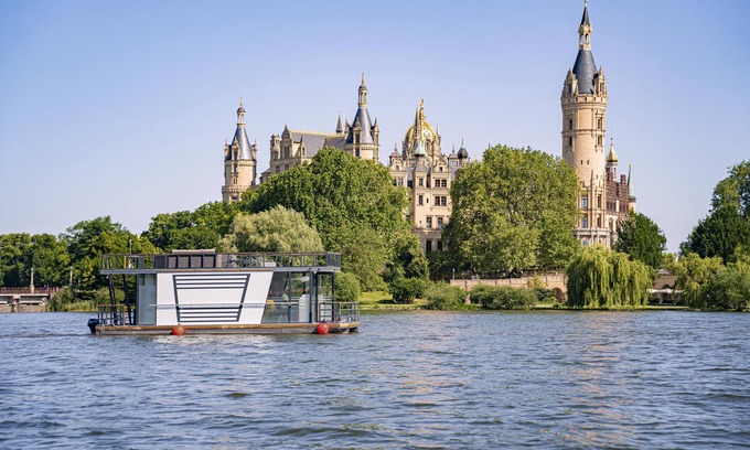 Schwerin Alquiler De Eote | Barco 'Hausboot Explorer' con vistas al lago y terraza privada