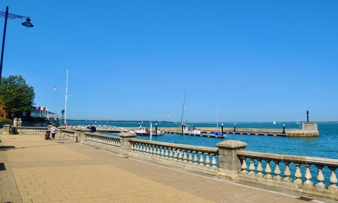 Cowes Apartamento | Boat House Located in the Sailing Mecca of Cowes