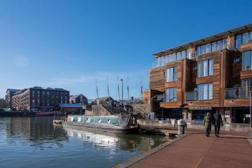 Canon's Marsh Apartamento | Boat House - Luxe Apt with River View - Next to Harbour & Cafes