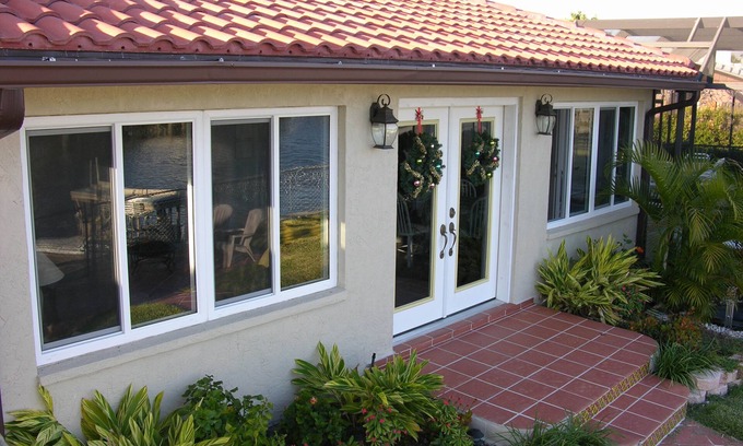 Memphis Casa | Boat Lover's, Spacious 4/3.5 waterfront saltwater canal home with dock and pool!
