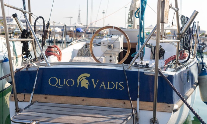 Bari Alquiler De Eote | Barco "Quo Vadis Yacht" con vistas al mar, terraza privada y Wi-Fi