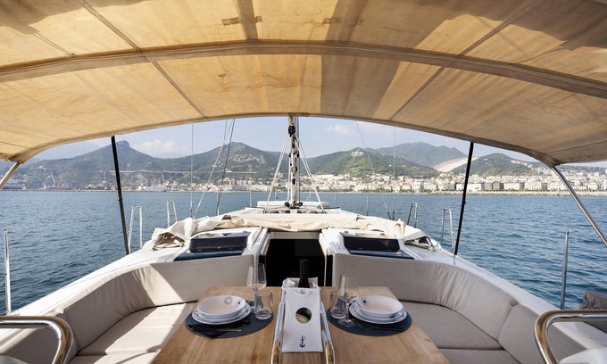 Positano City Centre Alquiler De Eote | Barco 'Sailboat Hanse 455' con terraza privada, Wi-Fi y aire acondicionado