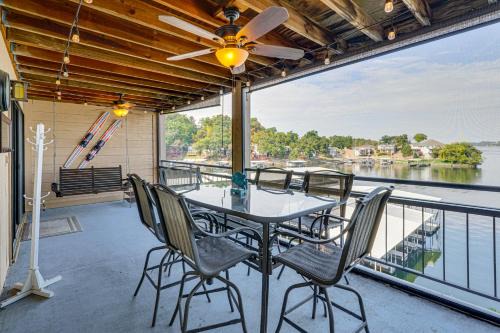 Lake Ozark Apartamento | Boat Slip and Pool Access at Lake Ozark Condo!