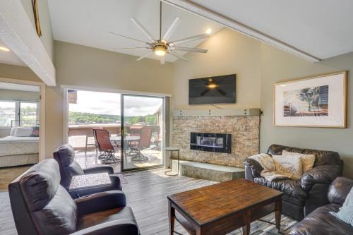 Osage Beach Apartamento | Boat Slip and Pools Waterfront Osage Beach Condo!