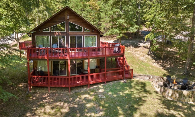 La Follette Cabina | Cabina que incluye barco Slip / Stone Fire Pit / Wifi GRATIS / Roku en la comunidad de campos de golf