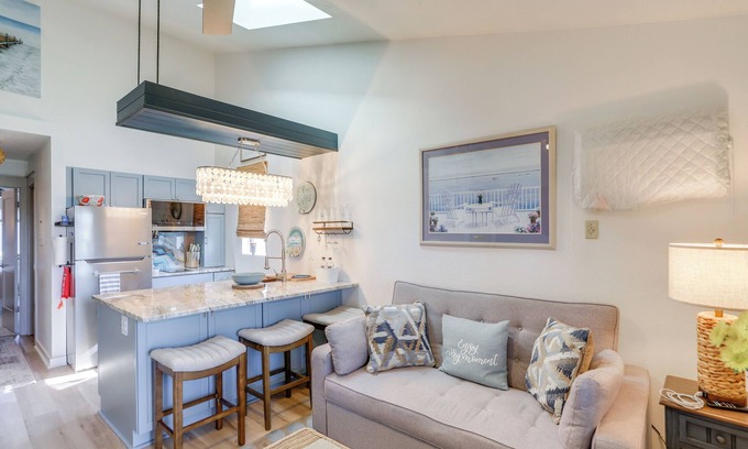 Oak Harbor Condominio | Boat Slip & Pool Access: Oak Harbor Haven!