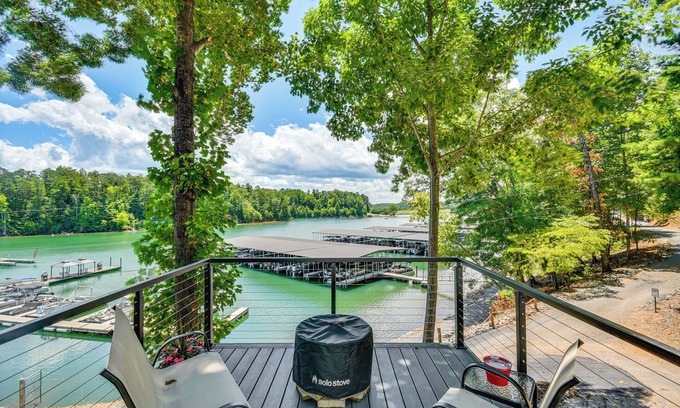 Nebo Cabaña | Boat Slip & Smokeless Fire Pit: Lake James Cottage