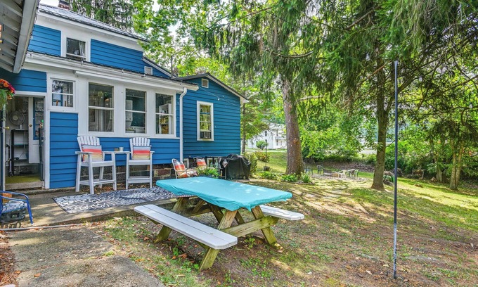 Sherrodsville Casa | Boat & Unwind! Charming Atwood Lake Farmhouse