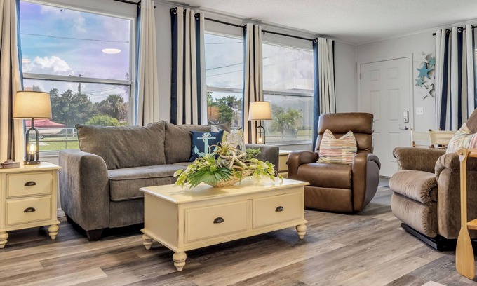 Water Front Park Casa | Boater and Fisherman's Paradise. Bring your boat, bring your dog, and enjoy!