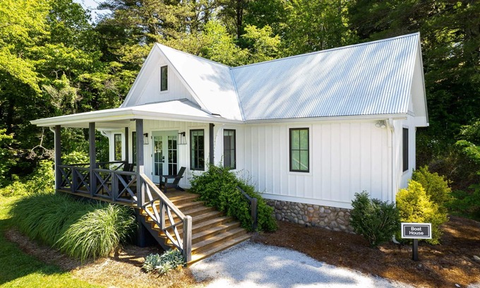 Dillard Cabaña | Boathouse Cottage @ Julep Farms - Cerca de las tierras altas