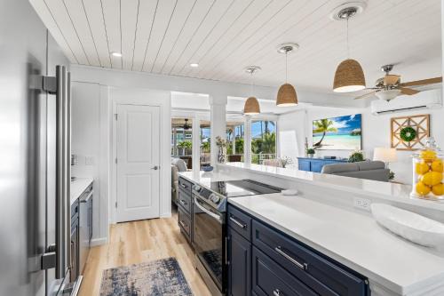 Fort Myers Beach Casa | Boating Enthusiasts, Walk to the Beach, Heated Pool - The Corner cottage - Roelens