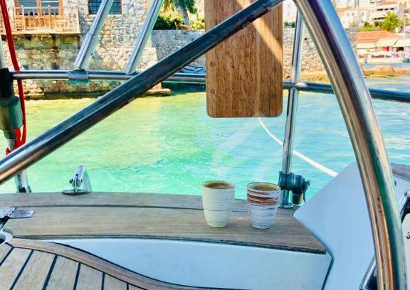 Poros Alquiler De Eote | Boatlife at wonderful DAYA