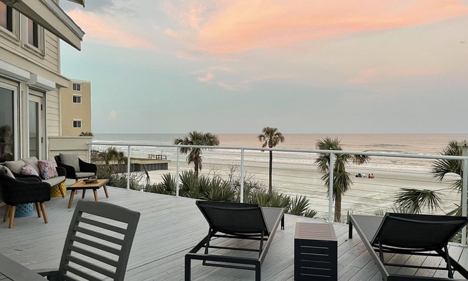New Smyrna Beach Casa | Bob’s Beachfront Bungalow