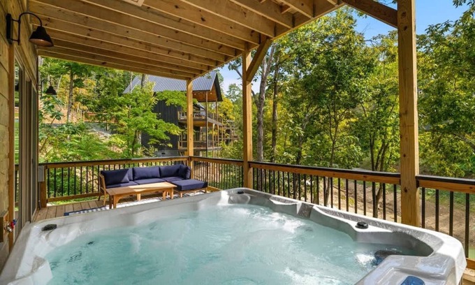Sevierville Cabina | Bobber Bungalow | Boat, Float, Relax