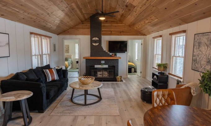Eau Claire Casa | Bobs Landing steps from the Chippewa River!