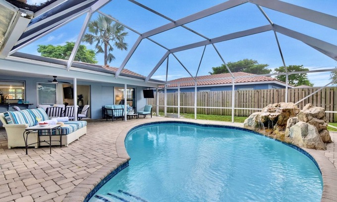 Boca Raton Casa | Boca Blue - Heated Saltwater Pool - 3 min to Town Center Mall