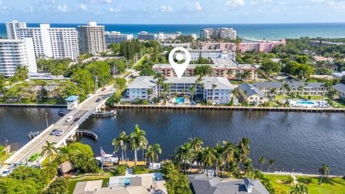 Boca Raton Apartamento | Boca Coastal Waterfront Stay - 2BR 2BA - Pool, Gym, Parking, Walk to Beach