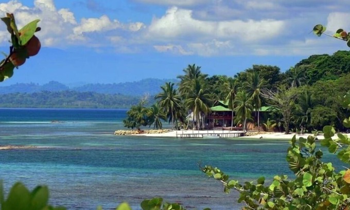 Carenero Island Hotel | Bocas Beachfront Lodge