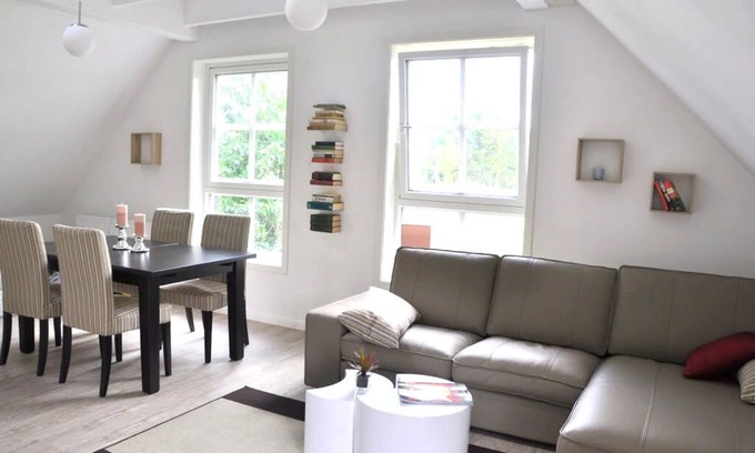 Wendisch Langendorf Apartamento | Boddenblick, Geräumige Wohnung 1.og mit Balkon