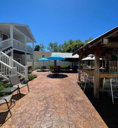 Put-in-Bay Hotel | Bodee's Bungalow Adults Only Couples Only Boutique Hotel