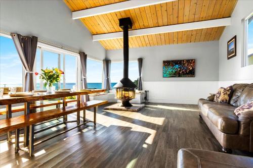 Sereno del Mar Casa | Bodega Bay Beach Home VIEWS Fire Table Dogs OK