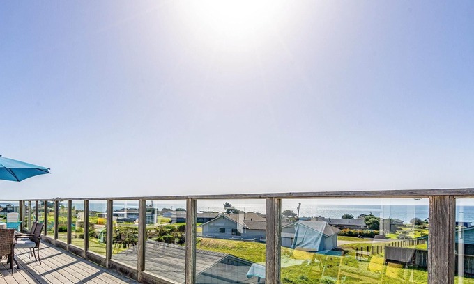 Sereno del Mar Casa | Panoramic ocean views with 3 king beds, 2 units, firepit and fireplace!