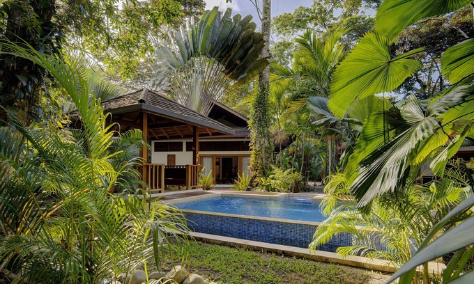 Chiguata Chalet De Esquí | Bodhi House. Casa tropical estilo balinesa