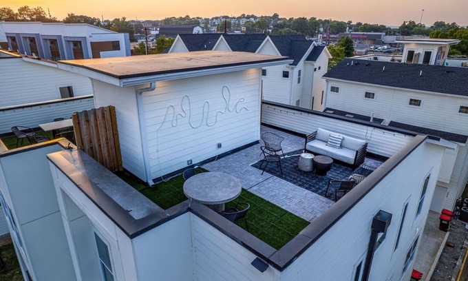 Whitebridge Casa | Bohemian Luxe 234-Rooftop Deck-Mins to Broadway